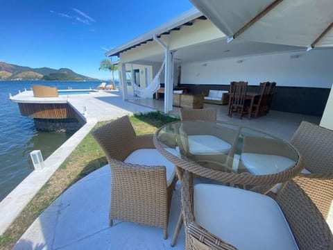 Mansão luxuosa beira-mar, Caieira Villa in Angra dos Reis