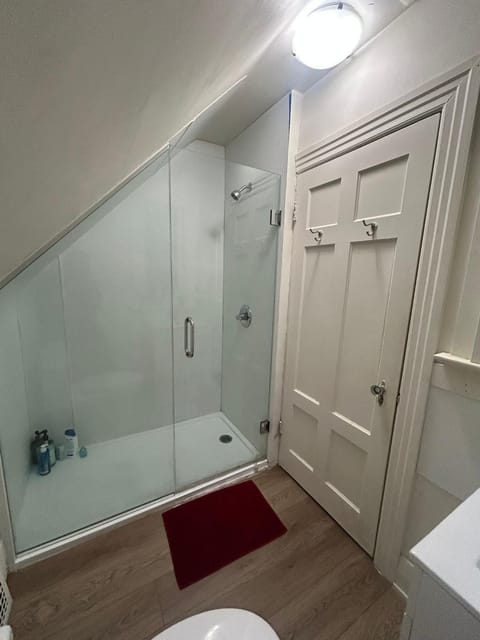 Vancouver Budget Stay - Airport 10 Min - Free Parking & Fast WiFi Vacation rental in Vancouver