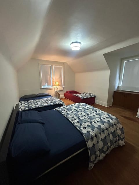 Vancouver Budget Stay - Airport 10 Min - Free Parking & Fast WiFi Vacation rental in Vancouver