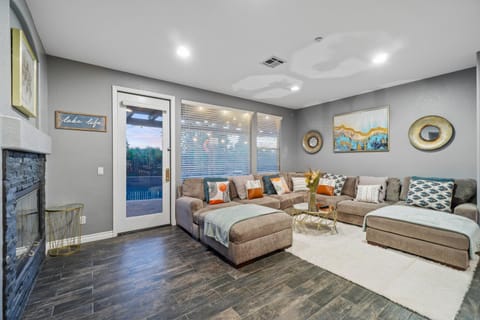 Entire Private Home with 5 Bedrooms 4 Bathrooms 3000 Sq ft Villa, Pool, Hot Tub, Nature, Garage, Winery, Available Now Villa in Fallbrook