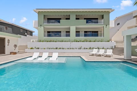 Property building, Day, Swimming pool, sunbed