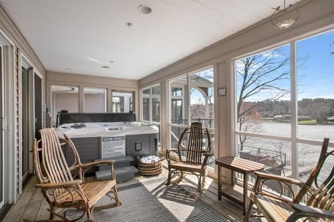 The SaugaBuck House - River Front Lux Home with Hot Tub - Family Friendly House in Saugatuck