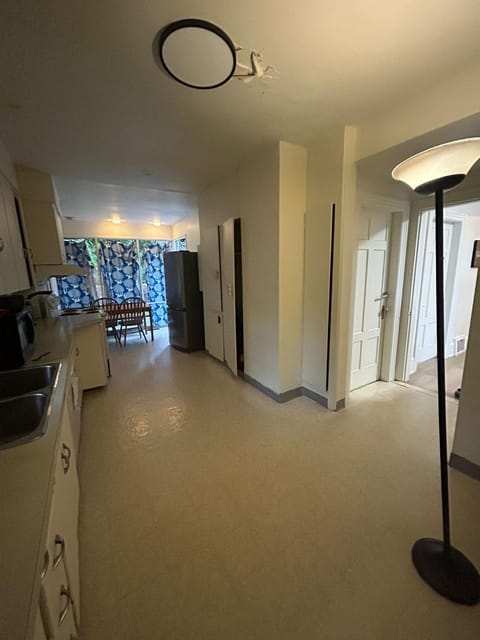 Budget Vancouver Stay - Airport & Downtown 10 & 15 Min, Free Parking & Fast Wifi Vacation rental in Vancouver