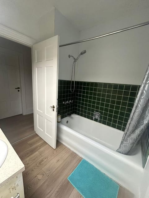 Budget Vancouver Stay - Airport & Downtown 10 & 15 Min, Free Parking & Fast Wifi Vacation rental in Vancouver