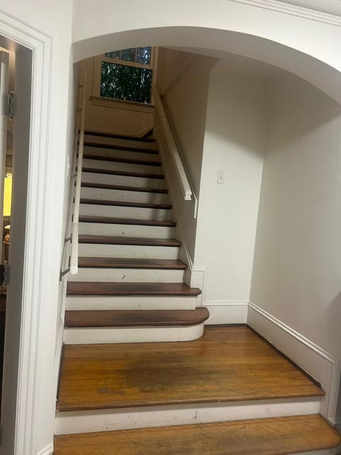 Budget Vancouver Stay - Airport & Downtown 10 & 15 Min, Free Parking & Fast Wifi Vacation rental in Vancouver