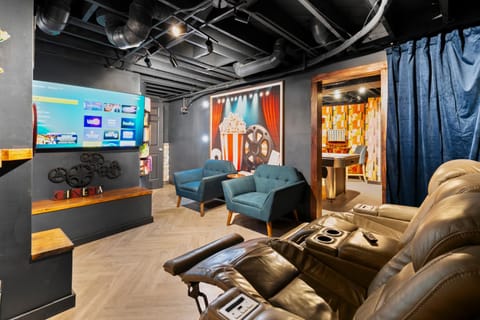 Communal lounge/ TV room, TV and multimedia, Seating area, Evening entertainment