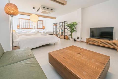 Communal lounge/ TV room, Bed, Living room, Photo of the whole room, Bedroom, air conditioner