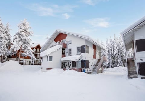 Property building, Winter, Location