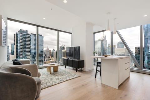 Property building, TV and multimedia, Living room, Seating area, Evening entertainment, City view