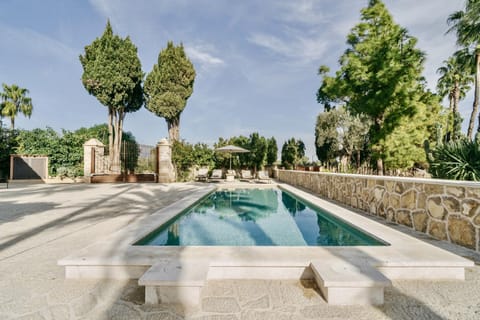 Facade/entrance, Swimming pool