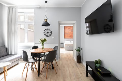 TV and multimedia, Living room, Seating area, Dining area