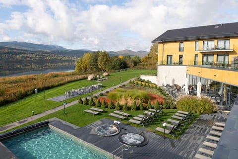 Day, Swimming pool