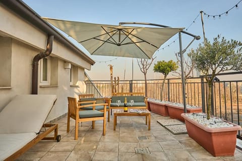 Patio, Balcony/Terrace, sunbed