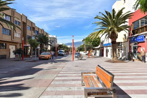 Day, Neighbourhood, Location