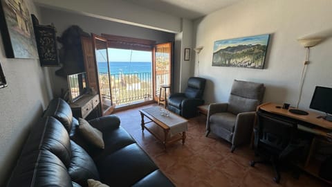 TV and multimedia, Living room, Seating area, Sea view