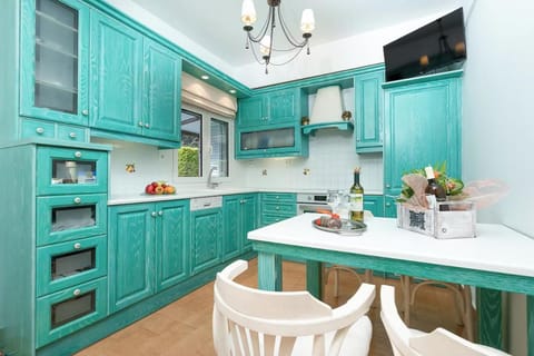 TV and multimedia, Kitchen or kitchenette, stove