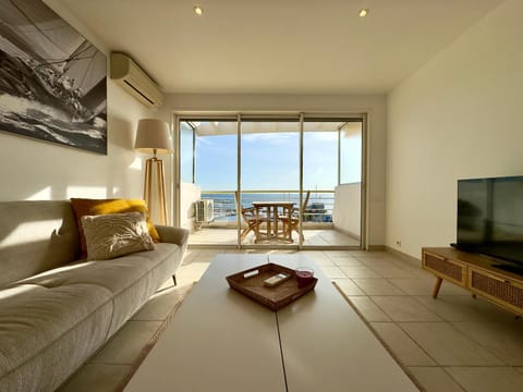 TV and multimedia, Living room, Sea view