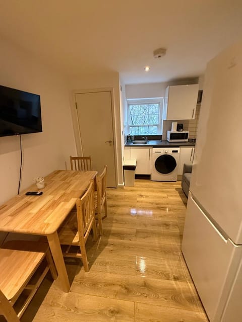 TV and multimedia, Kitchen or kitchenette, Living room, Seating area, Dining area