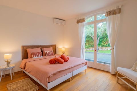 Spacious Villa with Pool & A-C for 8 - Sea View Apartment in Grimaud