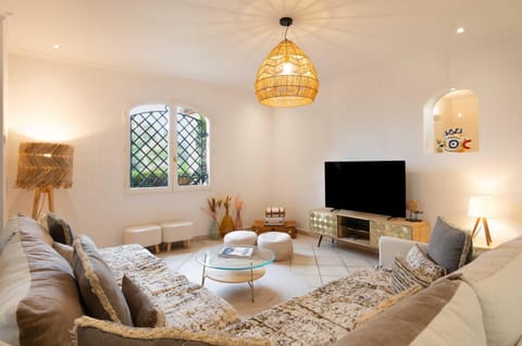 Spacious Villa with Pool & A-C for 8 - Sea View Apartment in Grimaud