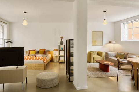 Bed, Living room, Photo of the whole room, Dining area, Bedroom