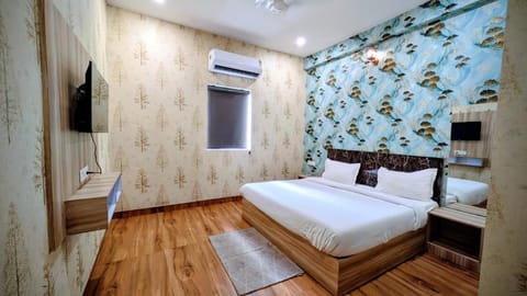 Bed, TV and multimedia, Bedroom, air conditioner