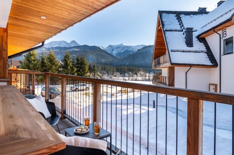 Balcony/Terrace, Mountain view
