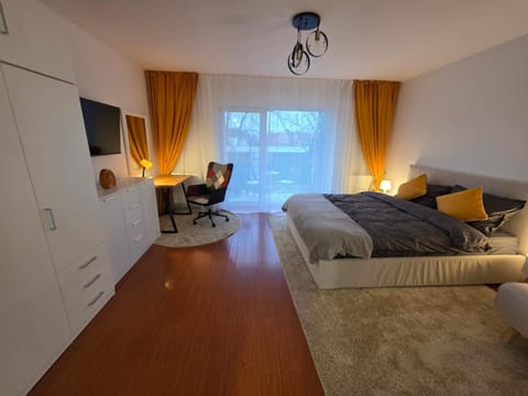 Communal lounge/ TV room, TV and multimedia, Bedroom