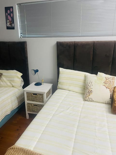 A guesthouse & Dormitory beds Claremont Bed and Breakfast in Cape Town