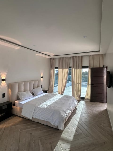 Bed, Bird's eye view, TV and multimedia, Bedroom, Sea view, Sunset, air conditioner