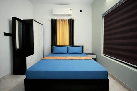 Bed, Photo of the whole room, Bedroom, air conditioner