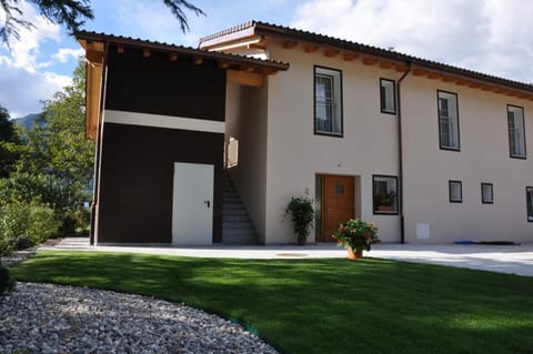 Facade/entrance, Day, Natural landscape, Garden