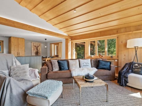 Holiday Home A&Y Chalet zum goldenen Hirsch by Interhome House in Davos