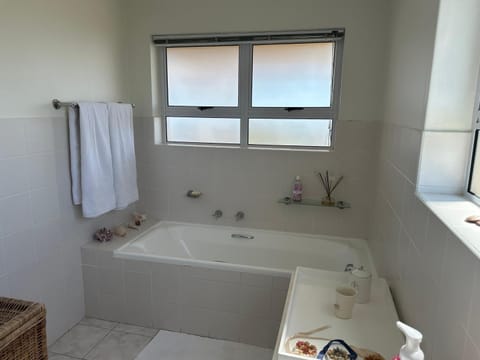 Bathroom, Bath, towels