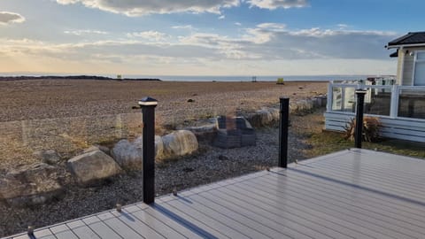 On The Beach Lodge, Hot Tub, Sea View, West Point House in Selsey