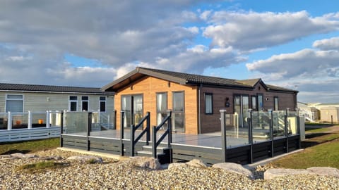 On The Beach Lodge, Hot Tub, Sea View, West Point House in Selsey