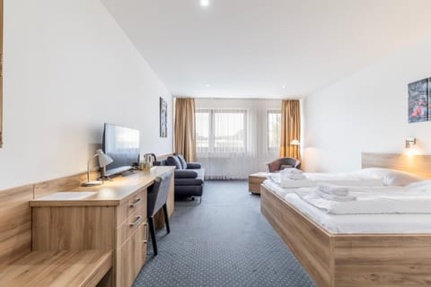 Bed, TV and multimedia, Coffee/tea facilities, furniture, towels