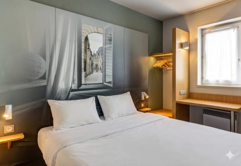 Bed, View (from property/room), Bedroom, heating, wardrobe