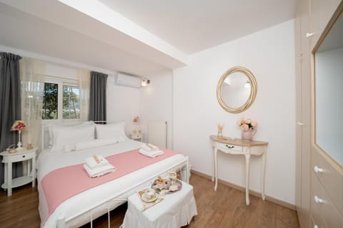 Bed, Photo of the whole room, Bedroom, towels, wardrobe