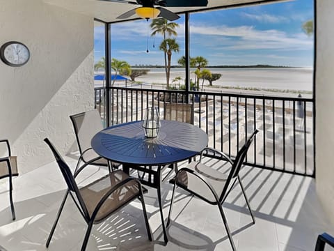 Day, View (from property/room), Balcony/Terrace, Seating area, Beach, furniture