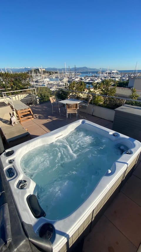 Hot Tub, Hot Tub, Balcony/Terrace, Pool view