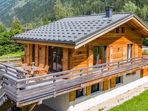 Holiday Home Chalet de l'Ours - Bärenhütte by Interhome House in Chamonix