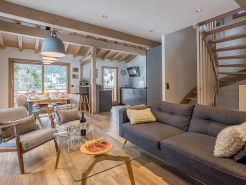Holiday Home Chalet de l'Ours - Bärenhütte by Interhome House in Chamonix