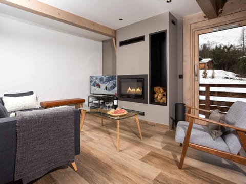 Holiday Home Chalet de l'Ours - Bärenhütte by Interhome House in Chamonix