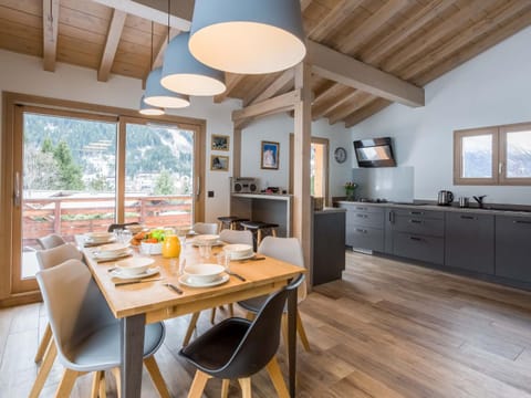 Holiday Home Chalet de l'Ours - Bärenhütte by Interhome House in Chamonix