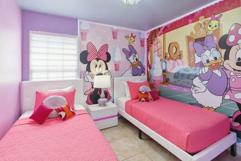 Disney Heated Pool & Arcade Home 15 mins to Park House in Kissimmee