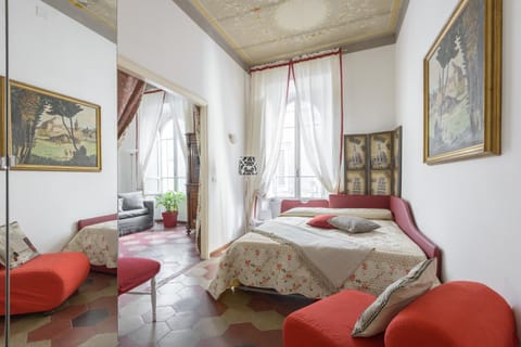 Photo of the whole room, Decorative detail