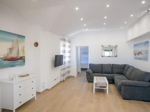 Holiday Home Holiday home Tina with Private pool by Interhome House in Novalja