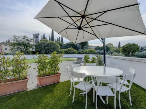 Apartment Wohnung mit Jacuzzi und Terrasse by Interhome Apartment in Lake Garda