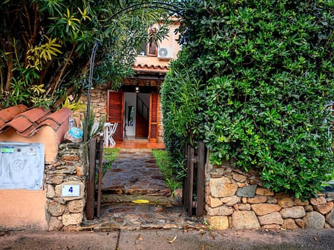 Property building, Spring, Day, Garden, Garden view